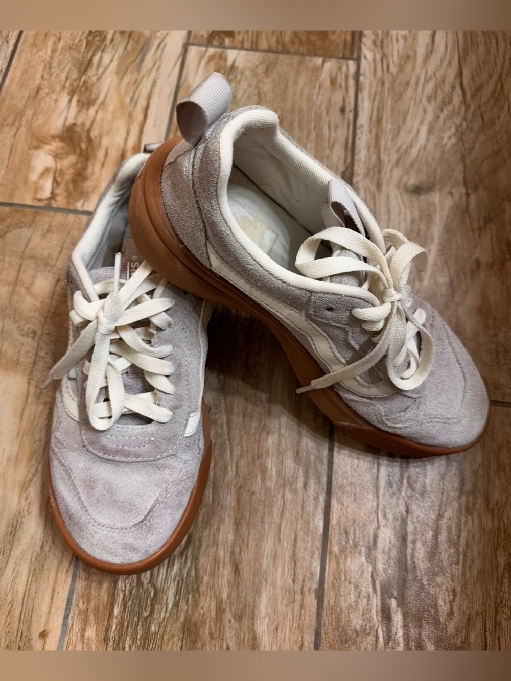 Vans Women's Light Beige Suede Sneakers with Gum Sole. Size 7 - Picture 2 of 7